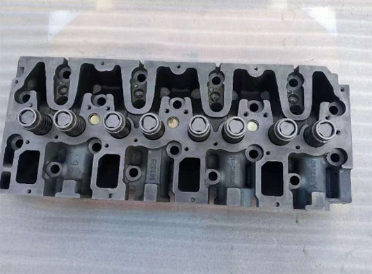 Deutz TCD2013L04 2V engine cylinder head assembly