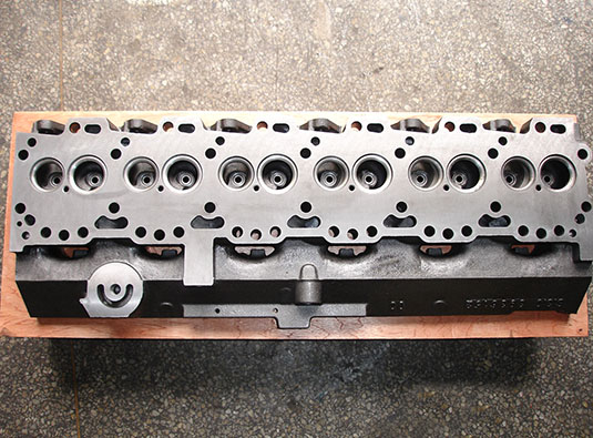 Cummins 6CT engine cylinder head